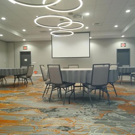 Holiday Inn - Kansas City - Northeast By Ihg Zewnętrze zdjęcie