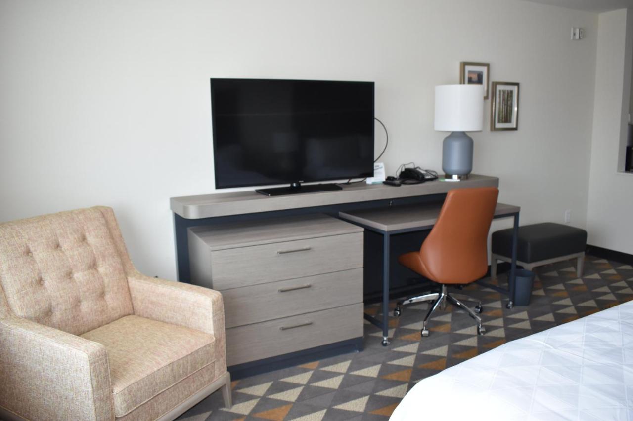 Holiday Inn - Kansas City - Northeast By Ihg Zewnętrze zdjęcie