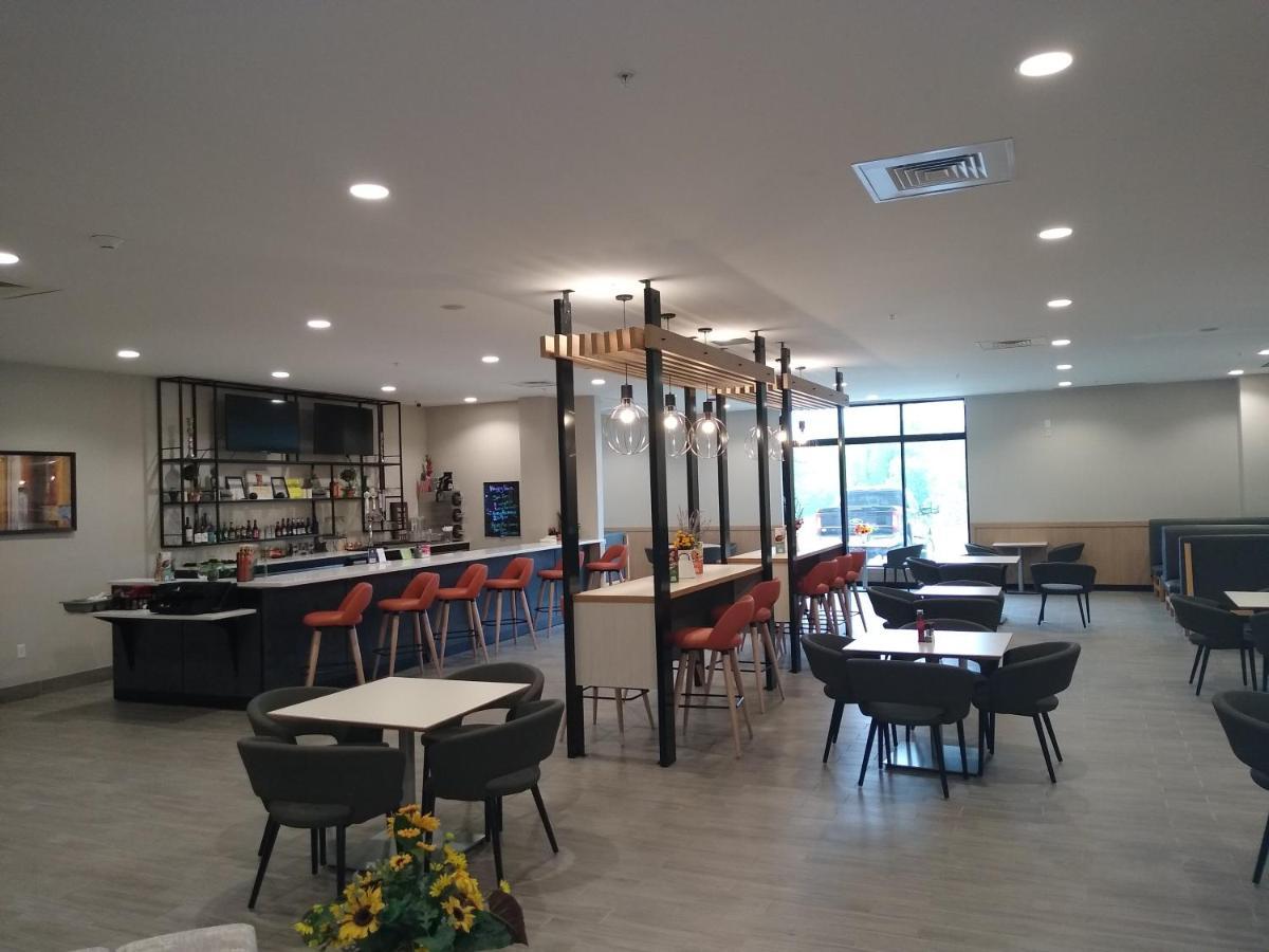 Holiday Inn - Kansas City - Northeast By Ihg Zewnętrze zdjęcie