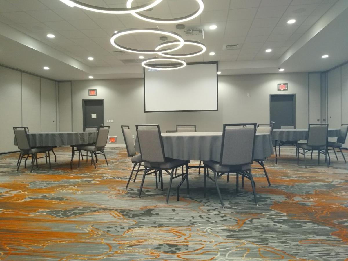 Holiday Inn - Kansas City - Northeast By Ihg Zewnętrze zdjęcie
